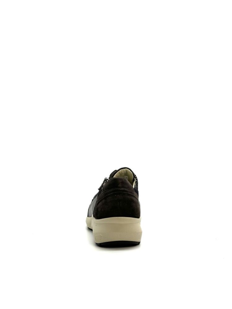 Tonia nubuk